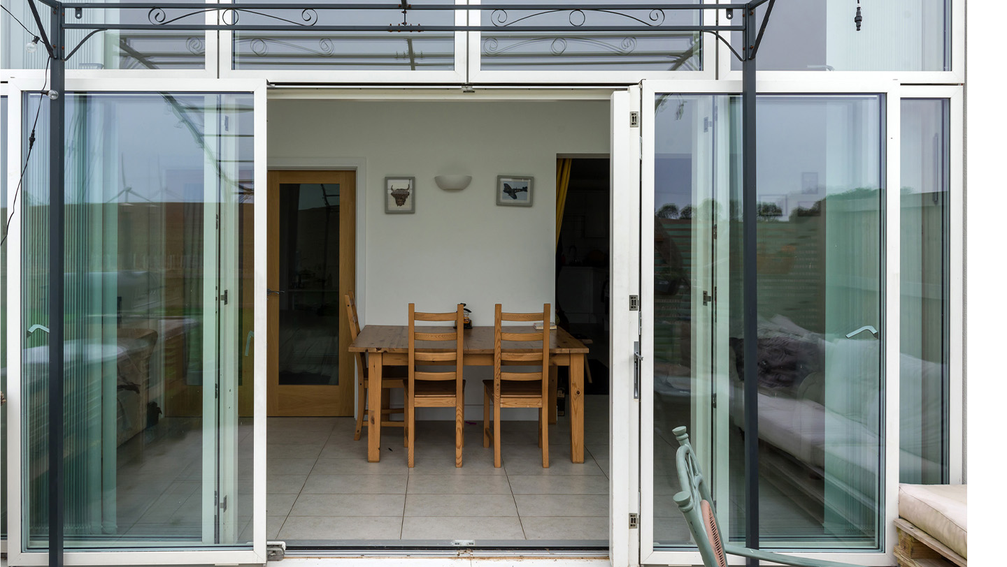 Howgate -Sliding door